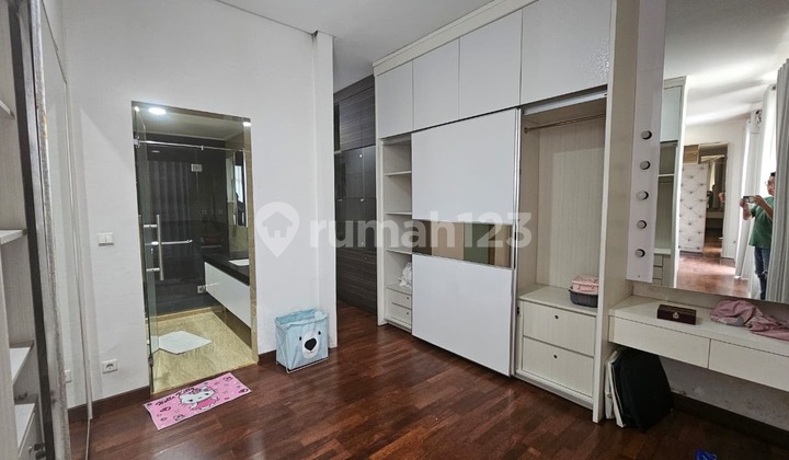 DIJUAL Rumah Crown Golf Boulevard 2