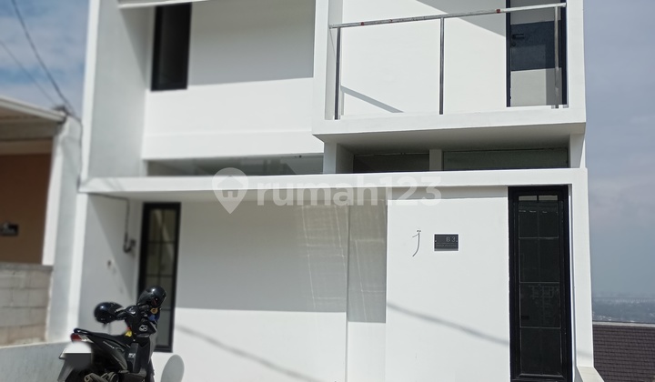 Rumah Siap Huni 2 Lantai Deket Stasiun Kereta Di Padalarang 2