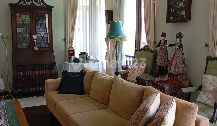 Dijual Rumah Mewah di Sukasari Bandung Utara, Kolam Renang Pribadi 2