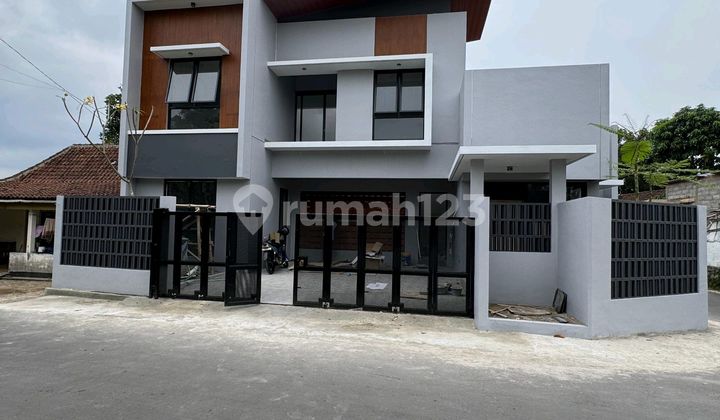Dijual Rumah Mewah Lokasi Sangat Strategis 