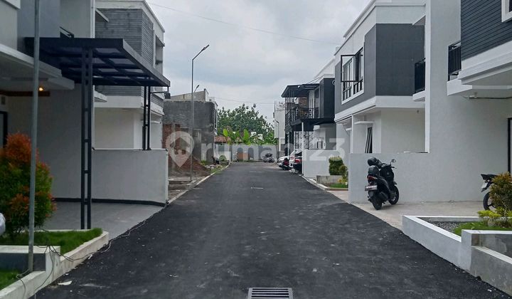 Dijual Rumah Lantai Dua Lokasi Sangat Strategis 