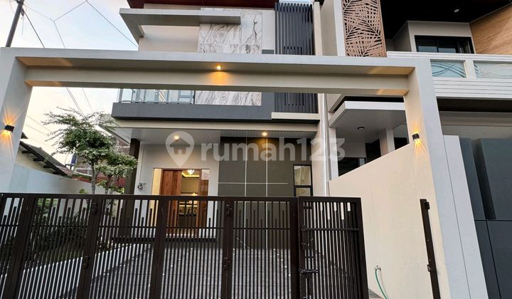 Dijual Rumah Mewah Lantai Dua Lokasi Sangat Strategis Dijual Rumah Mewah Lantai Dua Lokasi Sangat Strategis