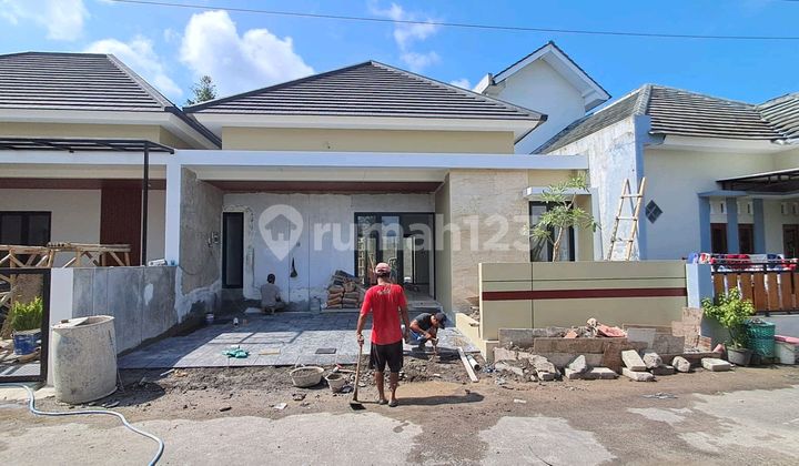 For Sale Ready-to-Occupy House in a Highly Strategic Location For Sale Ready-to-Occupy House in a Highly Strategic Location