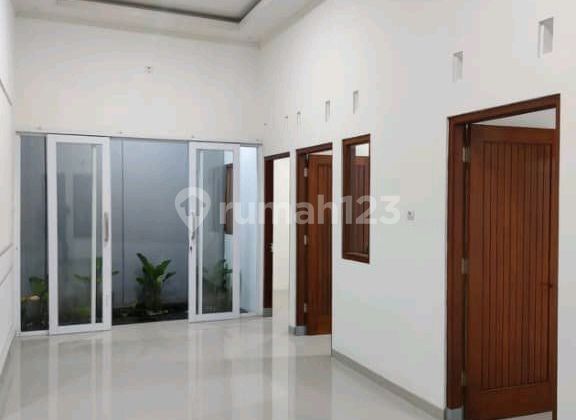 Dijual Modern Cantik Lokasi Sangat Strategis 2