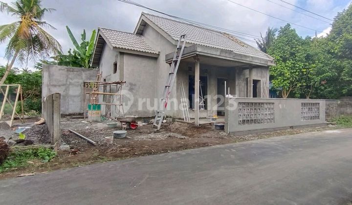 Diusl Rumah Cantik Siap Huni Lokasi Strategis