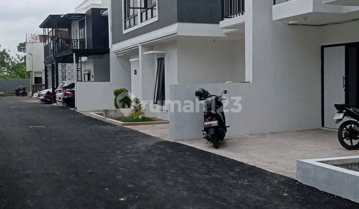 Dijual Rumah Lantai Dua Lokasi Sangat Strategis  2