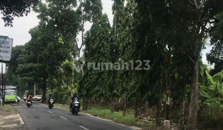 Strategic Relatively Flat Land in Yellow Zone Near the First Unes Ring 2