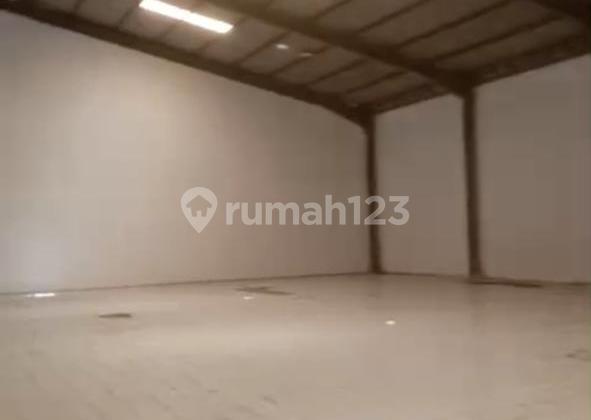 Dijual Gudang Sekaligus Kantor dengan lima kamar mandi 2