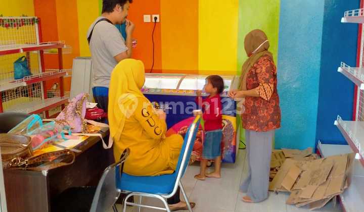 Ruko Sekaligus Rumah Dekat Kampus, Pusat Perbelanjaan, Rs 2