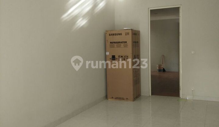 FOR RENT: A 2-STORY HOUSE WITH A SPACIOUS CARPORT, LOCATED IN A CUL-DE-SAC WITHIN AN ELITE HOUSING ESTATE IN NGAGLIK, SLEMAN, COMPLETE WITH A CLUBHOUSE.