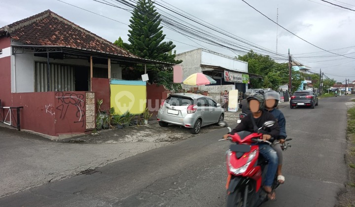 For Sale: House, Shop House, Rental Unit, Strategic Location on the Edge of Berbah Main Road 2