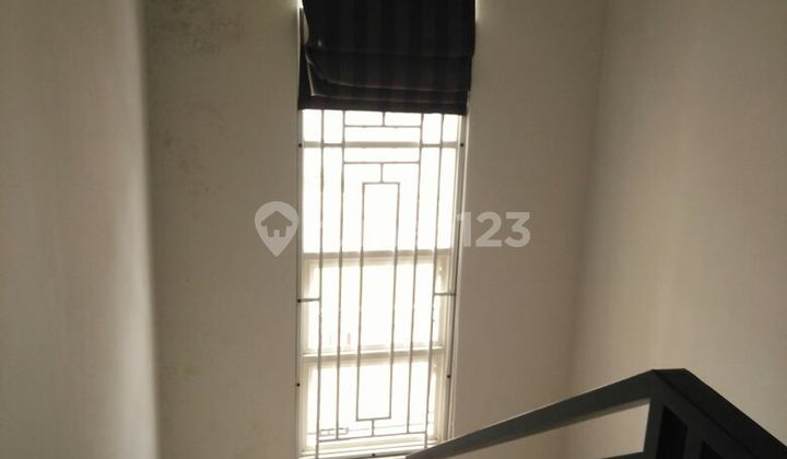 FOR RENT: 2-STORY HOUSE WITH SPACIOUS CARPORT, CORNER LOT IN ELITE HOUSING COMPLEX IN NGAGLIK SLEMAN, COMPLETE WITH CLUBHOUSE