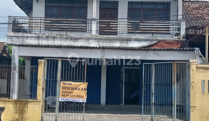 Disewakan Ruang Usaha 2 Lantai Cocok untuk Kantor Berbah