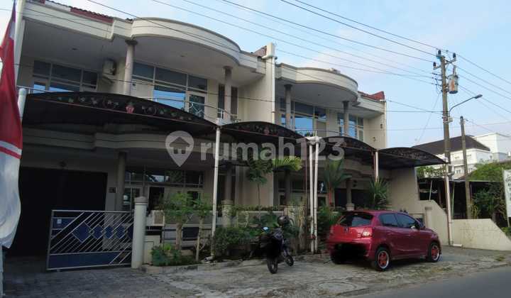 FOR SALE LUXURY FULLY FURNISHED HOUSE IN THE CENTER OF JOGJA CITY, SUITABLE FOR OFFICE, HOMESTAY, RESTAURANT
