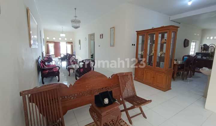 Disewakan Rumah 1 Lantai 250M² - Strategis, bisa Parkir 5 Mobil Lebih di Sleman 2