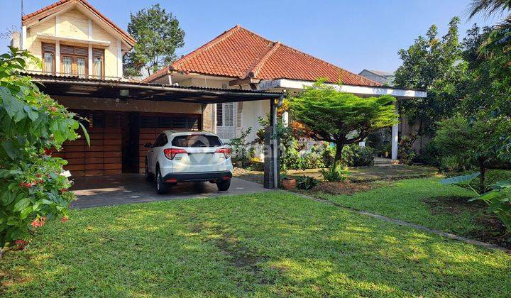 Rumah asri terawat di Sayap Gatot Subroto Bandung