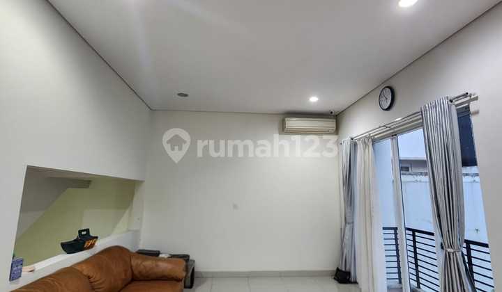 Rumah Gold Lake Bagus Semi Furnished 2