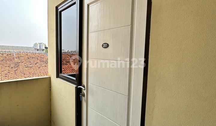 Kost Not Flooded in Bekasi Near Pakuwon Mall With Ensuite Bathroom, Car Parking Area Available