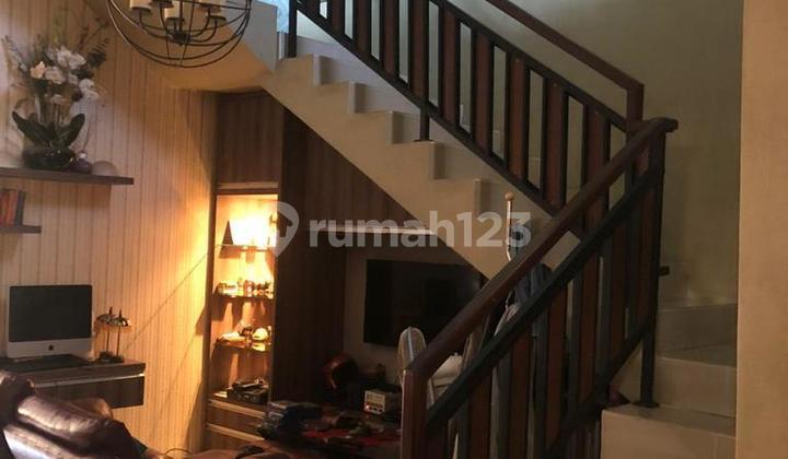 Rumah 2 Lantai Di Perumahan Taman Giri Cluster 