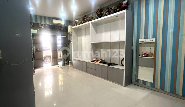 4.5-Story Commercial Shophouse in Multatuli Complex, Medan Maimun 2