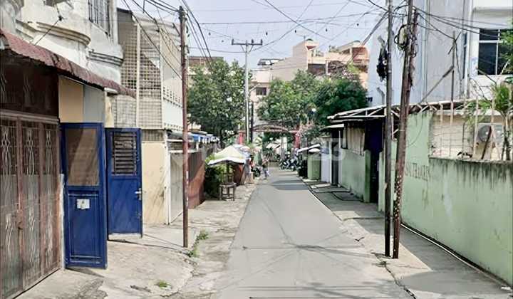 Ready-to-Occupy House, Good Condition, Price, Location on Galang / Bangau Street 2