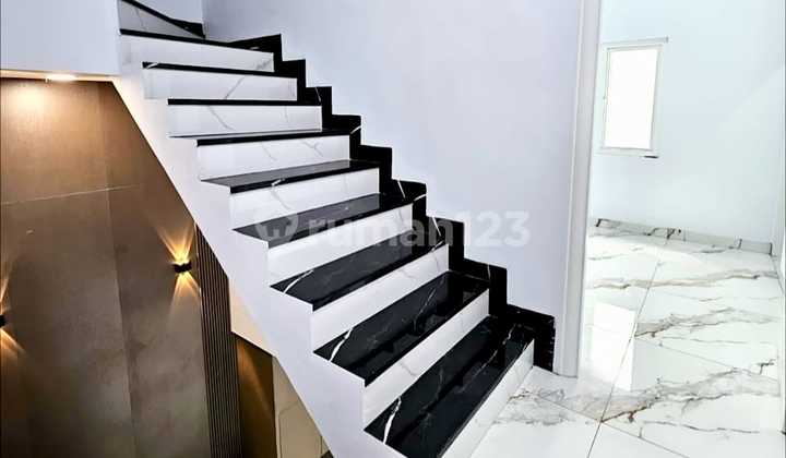 Rumah Lebar 6 Mtr Full Furnish di Komplek Daerah Jl Sutomo Ujung 2