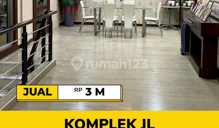 Attached Shophouse Full Furnished Cheap in City Center Jl Brigjen Katamso