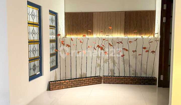 8m Wide House, Former Cafe, Ready to Occupancy, City Center Area, Patimura Street.