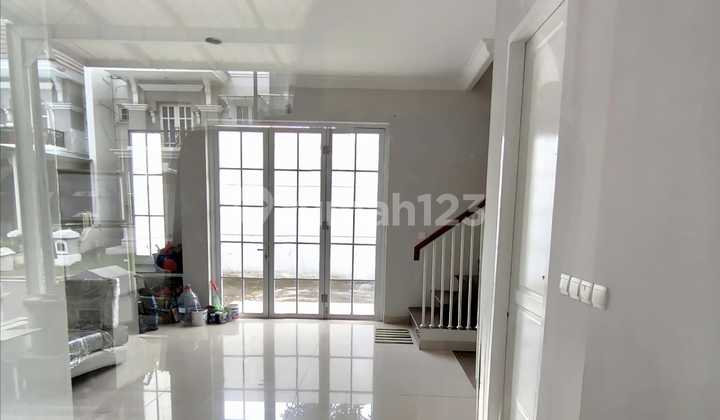 Newly Renovated Ready-to-Live House in Citraland Gama City