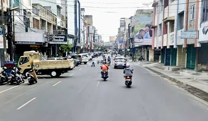 For Sale / Business Shop for Rent on Asia Street, Medan, Already Equipped with a Freight Elevator For Sale / Business Shop for Rent on Asia Street, Medan, Already Equipped with a Freight Elevator
