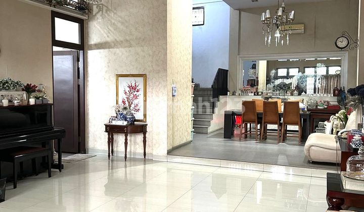 Rumah Villa Lebar 10 Mtr di Jantung Medan Simpang Jl Multatuli 2