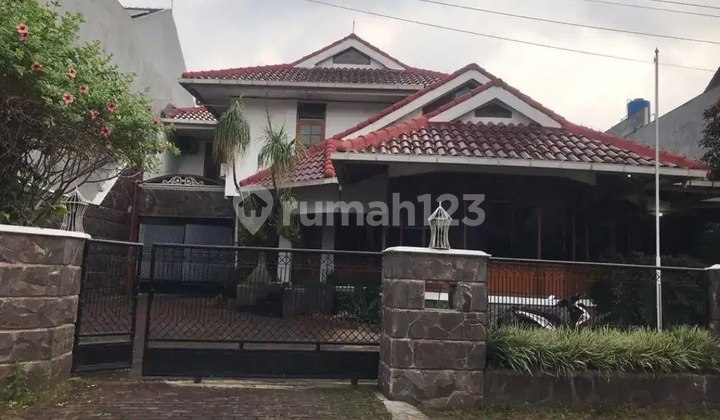 Dijual Rumah Murah harga di bawah Njop, rumah terawat dan siap Huni, sudah semi furnished, renovasi tahun 2017 1