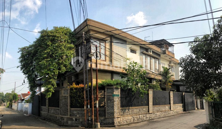 Dijual Rumah Posisi Hook Siap Huni daerah Regol Sayap BKR Jarang Ada Dijual Rumah Posisi Hook Siap Huni daerah Regol Sayap BKR Jarang Ada