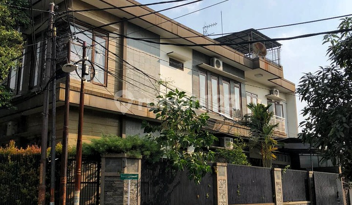 For Sale Ready-to-Occupy Hook Position House in Regol Sayap BKR Area, Rare Find 2