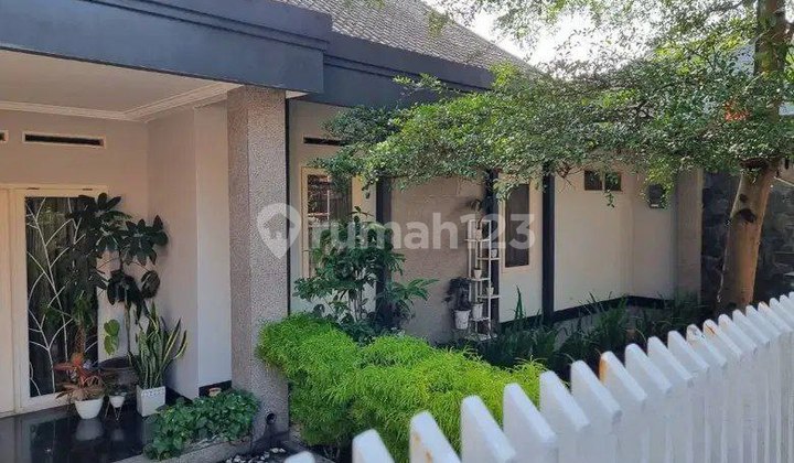 Dijual rumah bagus terawat,strategis di Sayap Turangga