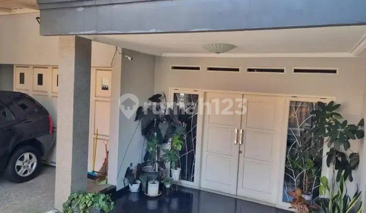Dijual rumah bagus terawat,strategis di Sayap Turangga 2