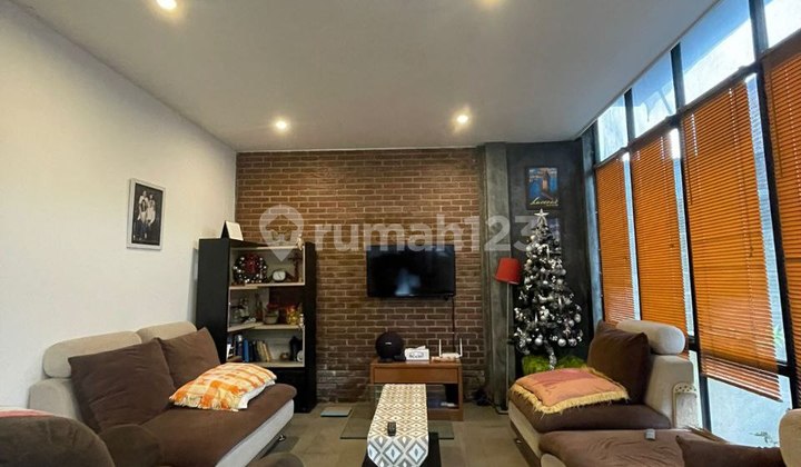 The Cheapest Beautiful House in Ciumbuleuit, Strategic Location Near Unpar, Rare Opportunity. 2