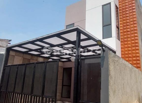 Rumah 2 Lantai Cibubur 10 Menit Gerbang Tol Jatikarya Rumah 2 Lantai Cibubur 10 Menit Gerbang Tol Jatikarya