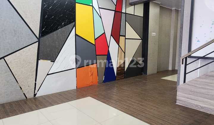 Ruko Paramount 3 Lantai Full Renovasi di Gading Serpong, Tangerang Ruko Paramount 3 Lantai Full Renovasi di Gading Serpong, Tangerang