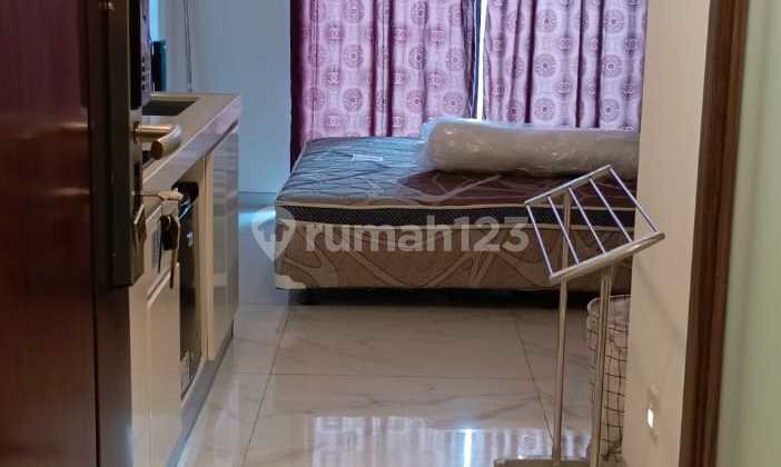 Sky House Alam Sutera Studio Apartment with Furnished, Pool View