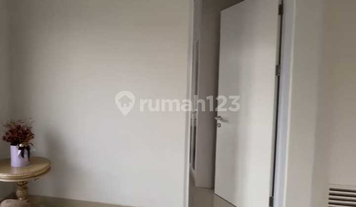 Corner House in the Alicante Granada Cluster, Gading Serpong, Tangerang 2