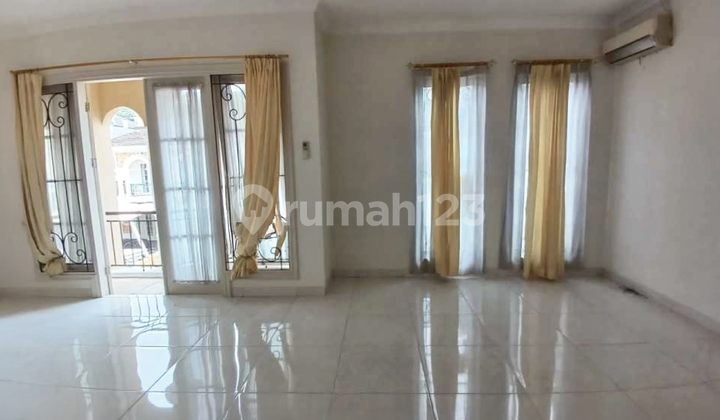 Disewakan Rumah Bagus 2 Lantai di The Green Bsd, Tangerang Selatan