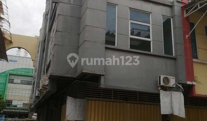 Strategic Location Shop House