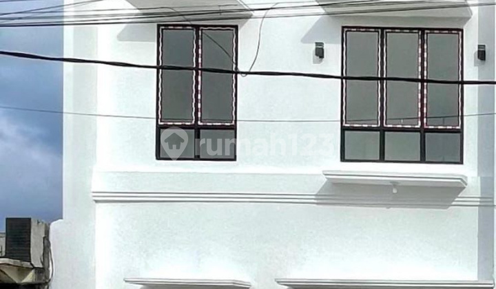 Rumah dengan Desain Eropa Classic Rumah dengan Desain Eropa Classic