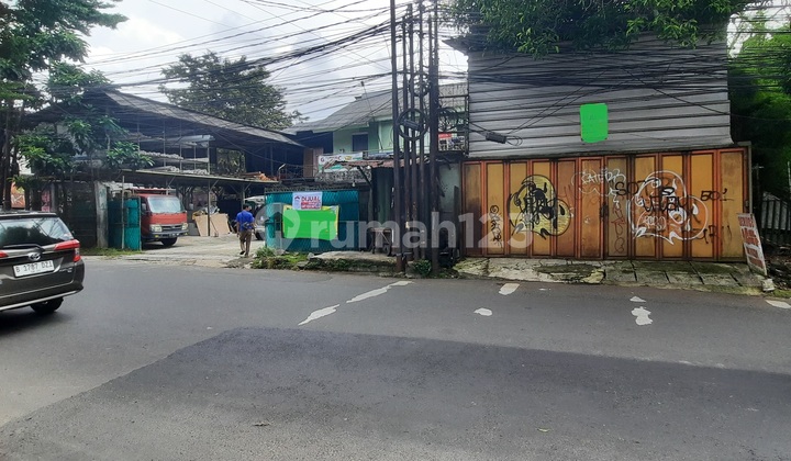 Selling a Good Shop House on the Side of Jagakarsa Road 2