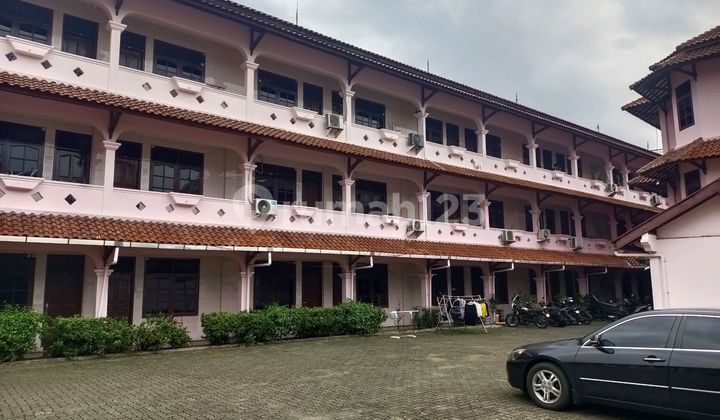 Tanah Berikut Bisnis Kos-Kosan Dekat Universitas Indonesia