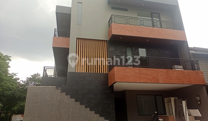 Feronia Alam Sutera 3-Story House with Hook and Elevator 2
