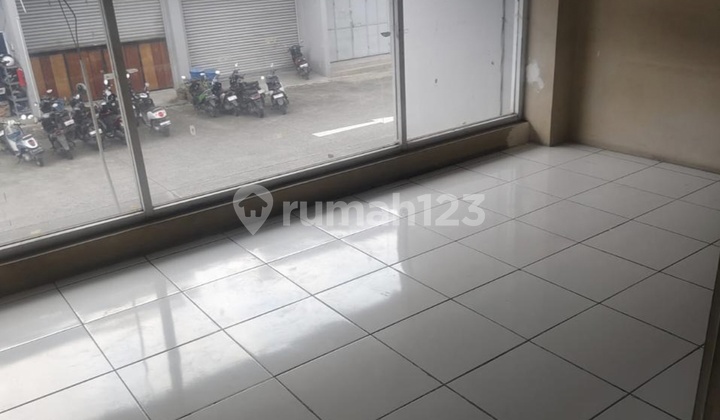 Ready-to-Use Warehouse at Duta Indah Iconic, 243m², Next to the Toll Road