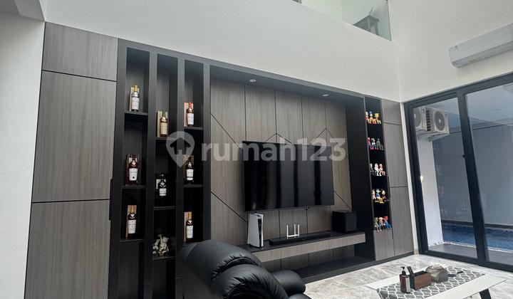 Alam Sutera Modern Classic Hook Luxury House, Area 392M 2