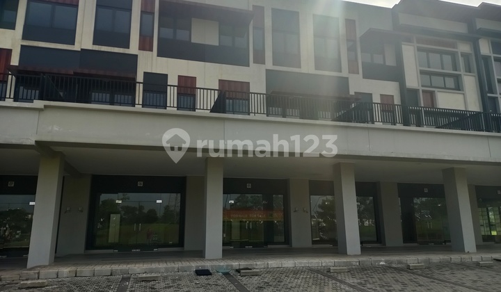 Operational Shop House in Symphonia Area in Front of the Lake 2